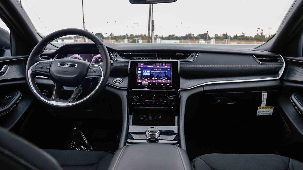 new 2025 Jeep Grand Cherokee L car, priced at $40,276