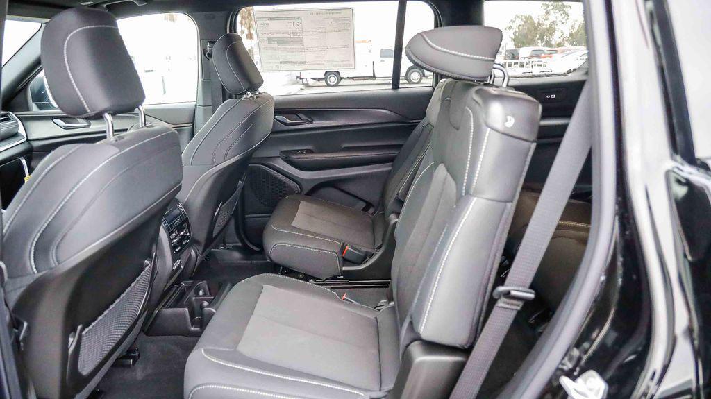 new 2025 Jeep Grand Cherokee L car, priced at $40,276