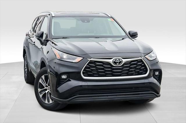 used 2024 Toyota Highlander car, priced at $37,495