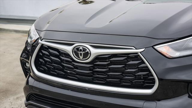 used 2024 Toyota Highlander car, priced at $37,495