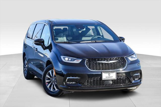 new 2025 Chrysler Pacifica Hybrid car, priced at $40,750