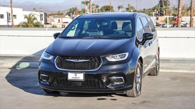 new 2025 Chrysler Pacifica Hybrid car, priced at $40,750