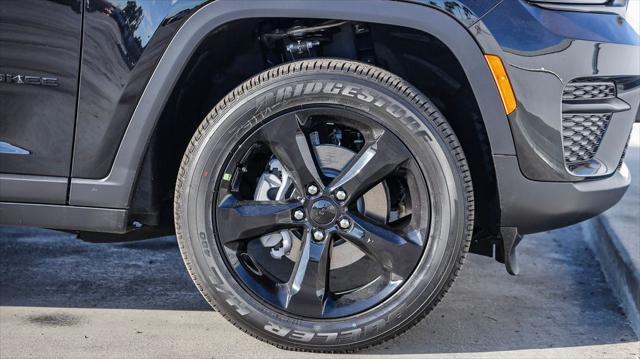 new 2025 Jeep Grand Cherokee car, priced at $38,175