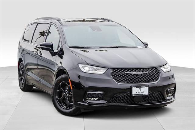 new 2025 Chrysler Pacifica Hybrid car, priced at $41,080