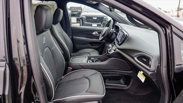 new 2025 Chrysler Pacifica Hybrid car, priced at $41,080