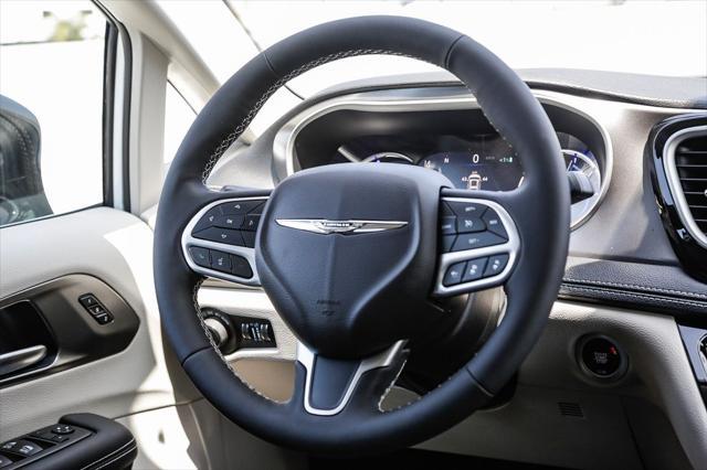 new 2024 Chrysler Pacifica Hybrid car, priced at $38,921