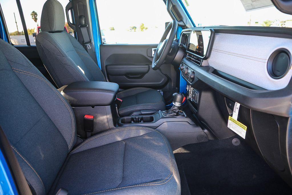 new 2025 Jeep Gladiator car, priced at $41,442