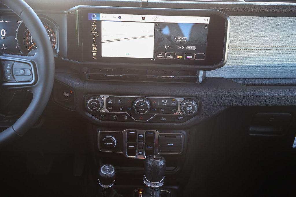 new 2025 Jeep Gladiator car, priced at $41,442