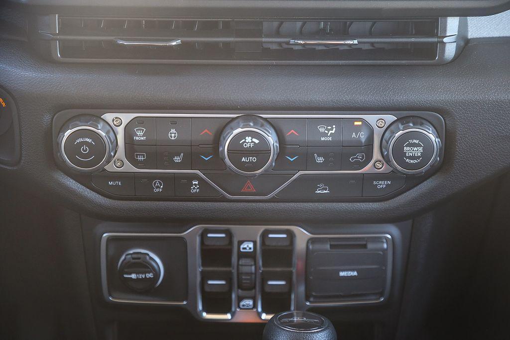 new 2025 Jeep Gladiator car, priced at $41,442