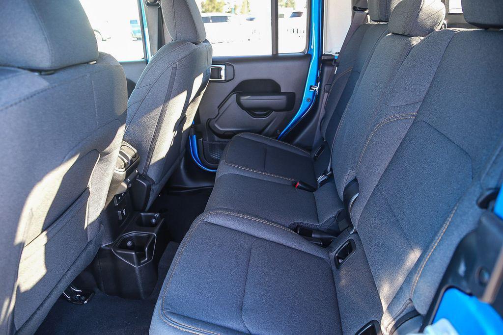 new 2025 Jeep Gladiator car, priced at $41,442