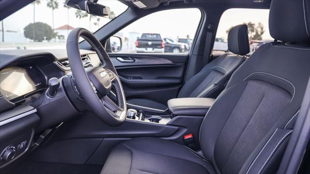 new 2025 Jeep Grand Cherokee car, priced at $32,175