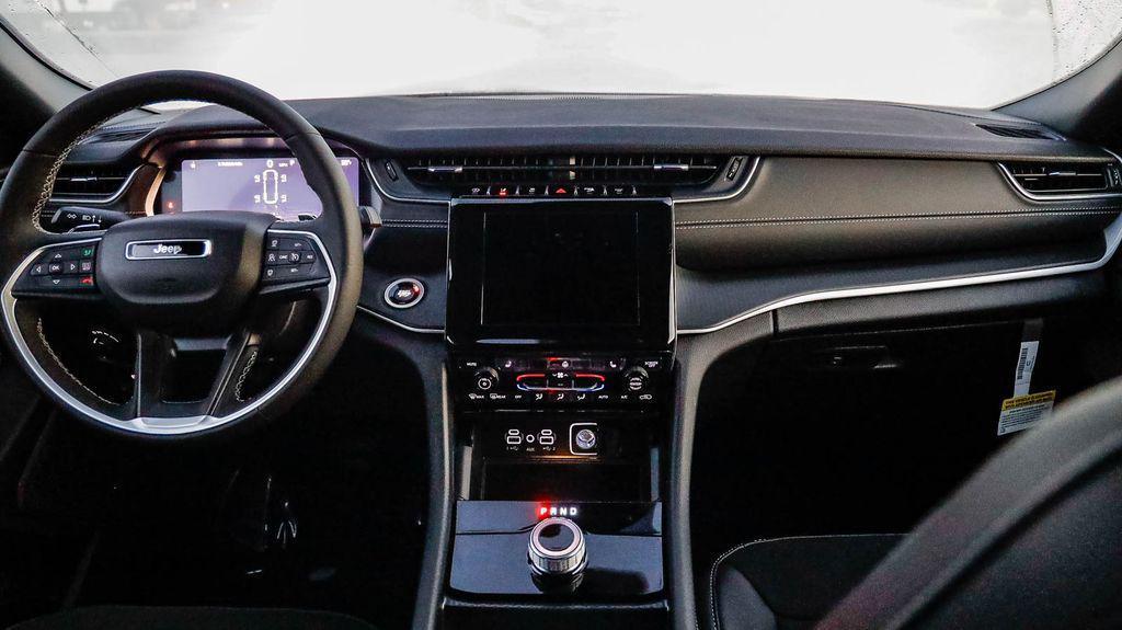 new 2025 Jeep Grand Cherokee L car, priced at $40,045