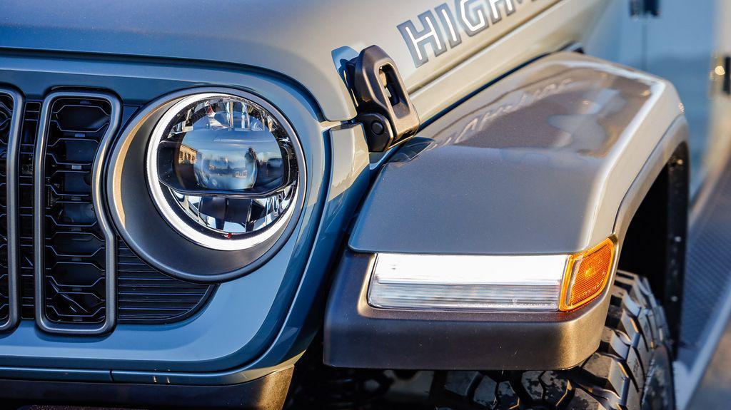 new 2025 Jeep Gladiator car, priced at $44,424