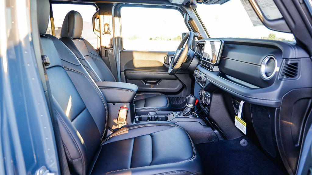 new 2025 Jeep Gladiator car, priced at $44,424