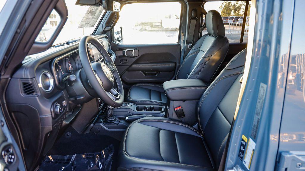 new 2025 Jeep Gladiator car, priced at $44,424