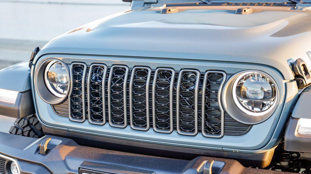 new 2025 Jeep Gladiator car, priced at $44,424
