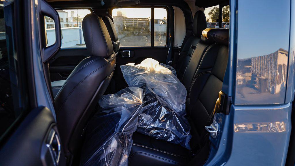 new 2025 Jeep Gladiator car, priced at $44,424