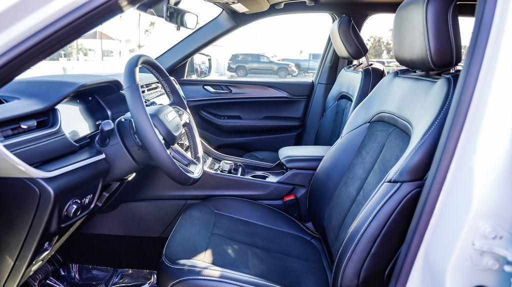 new 2025 Jeep Grand Cherokee L car, priced at $38,800