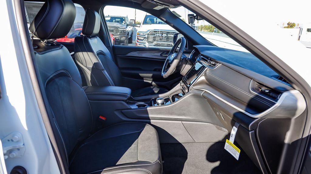 new 2025 Jeep Grand Cherokee L car, priced at $38,800