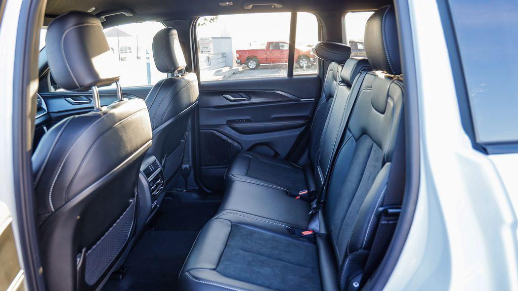 new 2025 Jeep Grand Cherokee car, priced at $38,584