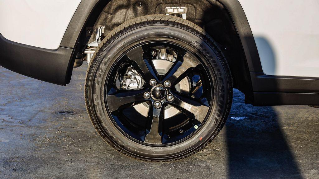 new 2025 Jeep Grand Cherokee car, priced at $38,584