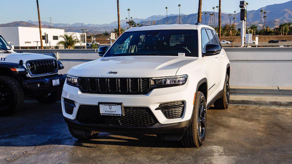 new 2025 Jeep Grand Cherokee car, priced at $38,584