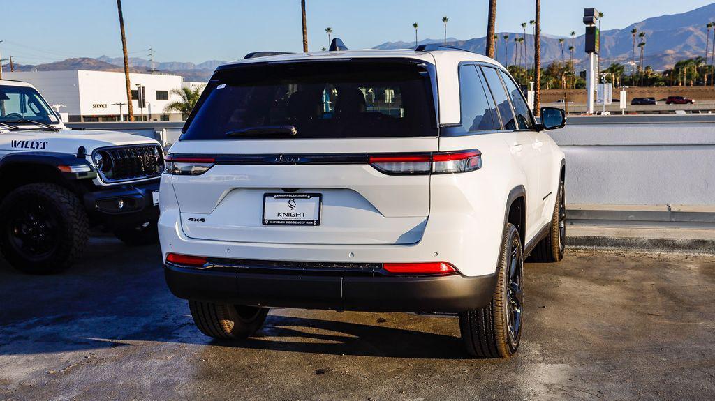 new 2025 Jeep Grand Cherokee car, priced at $38,584