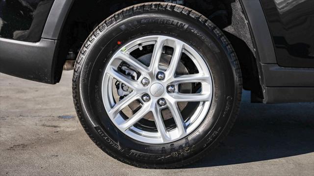 new 2025 Jeep Grand Cherokee car, priced at $31,175