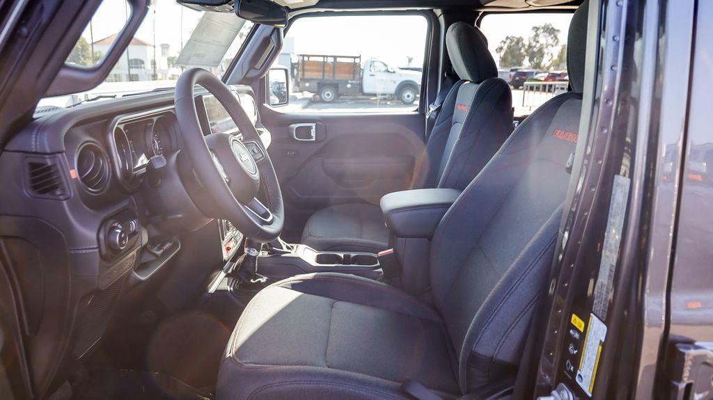 new 2025 Jeep Gladiator car, priced at $46,457