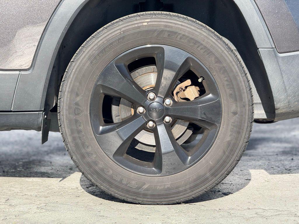 used 2018 Jeep Cherokee car, priced at $10,995