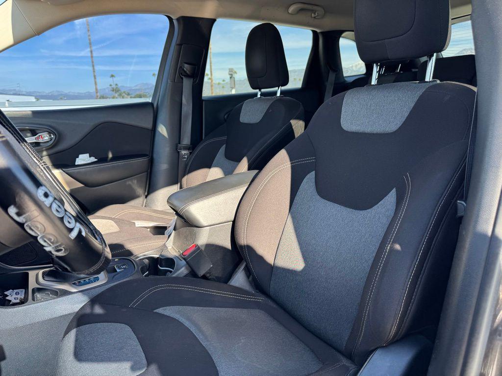 used 2018 Jeep Cherokee car, priced at $10,995