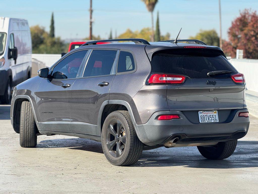 used 2018 Jeep Cherokee car, priced at $10,995