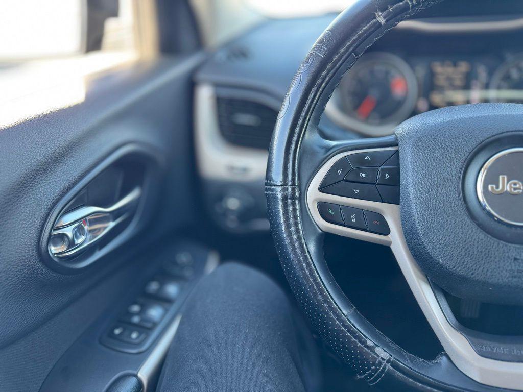 used 2018 Jeep Cherokee car, priced at $10,995