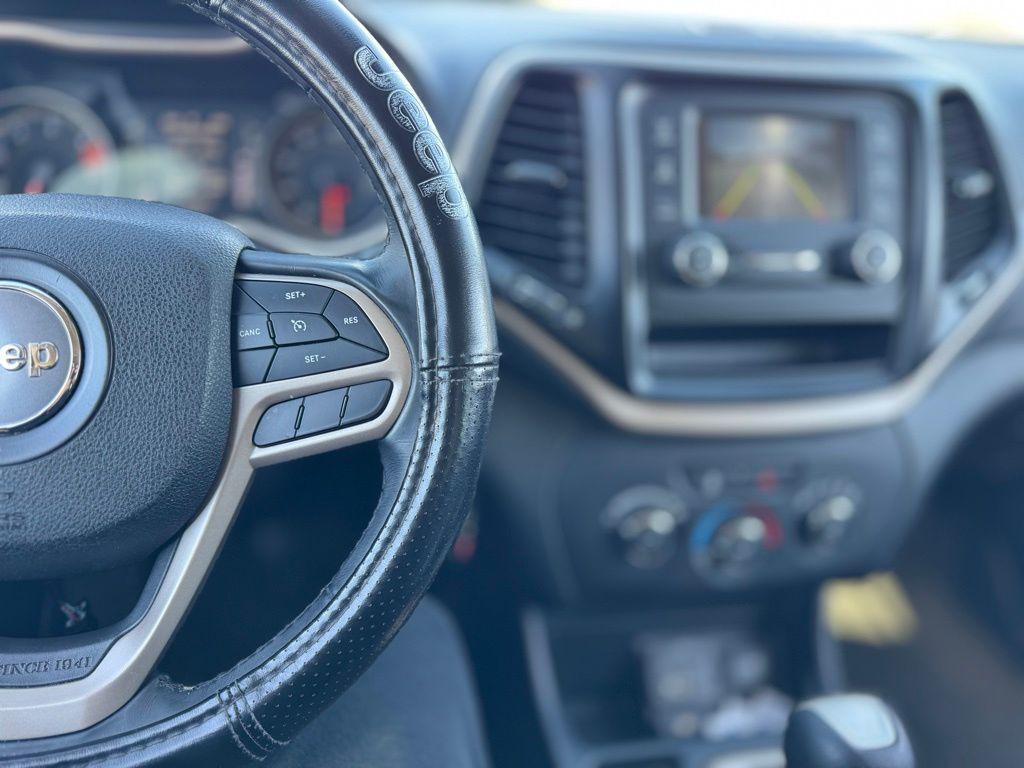 used 2018 Jeep Cherokee car, priced at $10,995