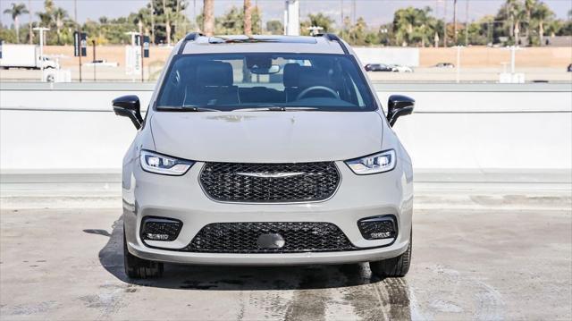 new 2025 Chrysler Pacifica car, priced at $47,865