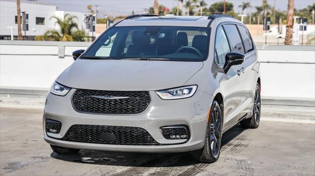 new 2025 Chrysler Pacifica car, priced at $47,865