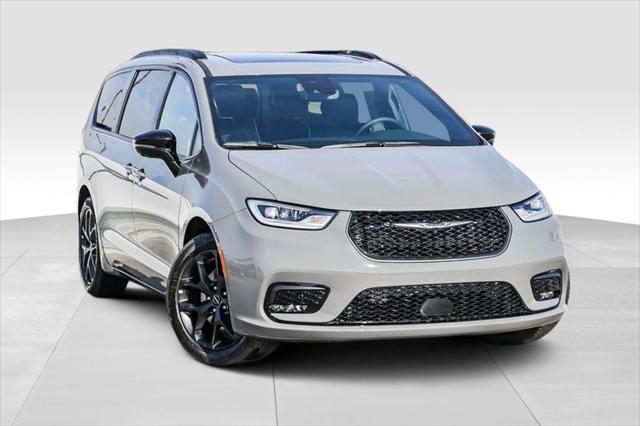 new 2025 Chrysler Pacifica car, priced at $47,865