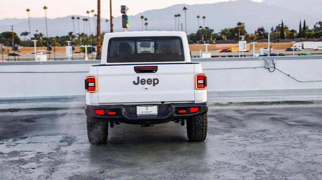 new 2025 Jeep Gladiator car, priced at $50,377