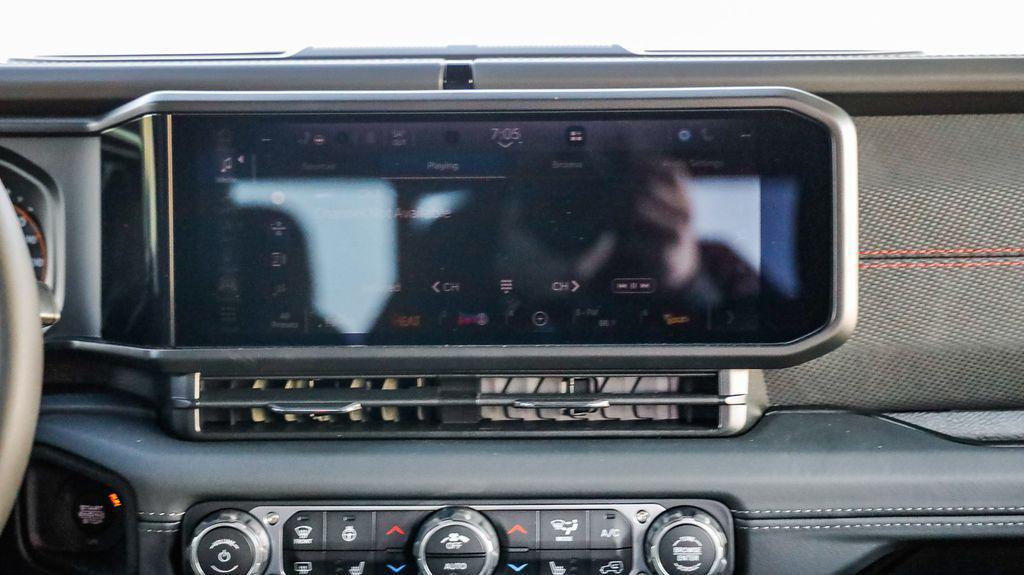 new 2025 Jeep Gladiator car, priced at $50,377