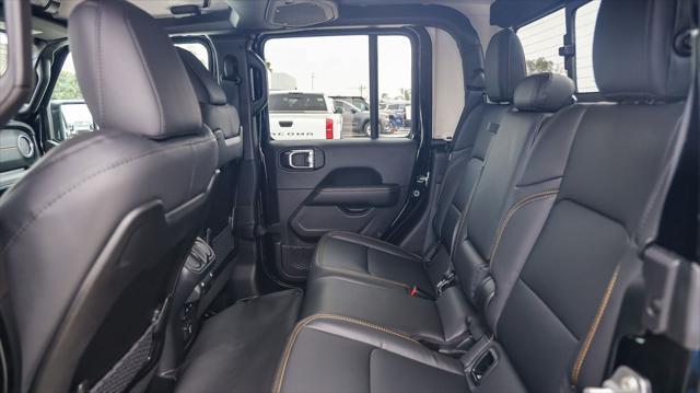 new 2025 Jeep Gladiator car, priced at $45,985