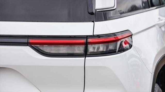 used 2024 Jeep Grand Cherokee car, priced at $27,499