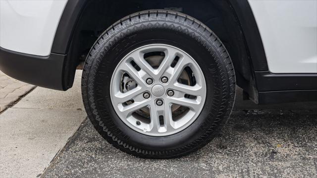 used 2024 Jeep Grand Cherokee car, priced at $27,499