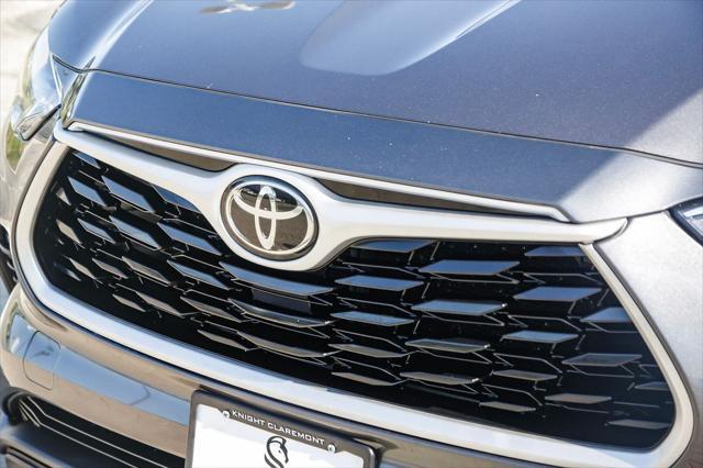 used 2021 Toyota Highlander car, priced at $30,395