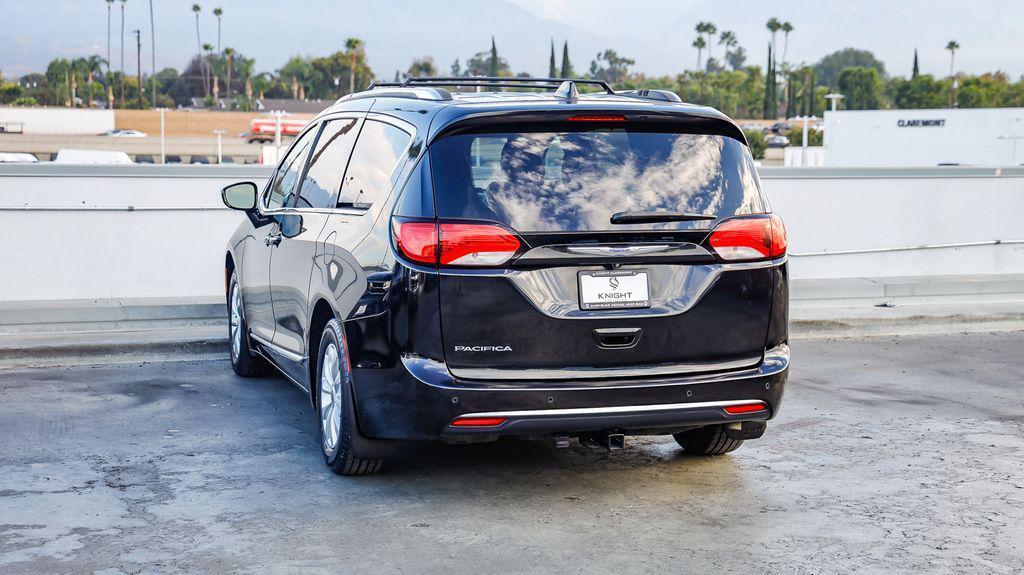 used 2018 Chrysler Pacifica car, priced at $12,795