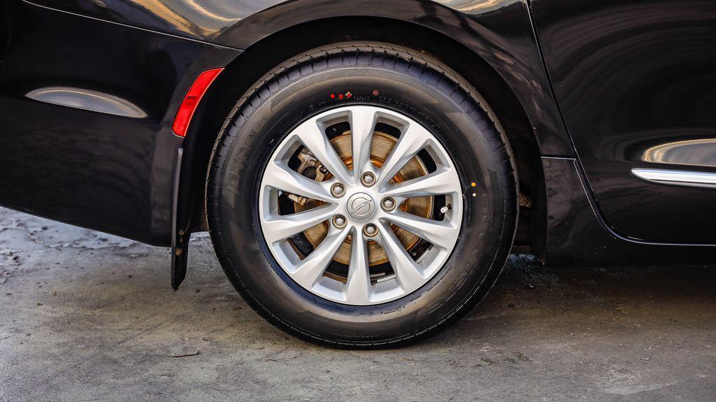 used 2018 Chrysler Pacifica car, priced at $12,795