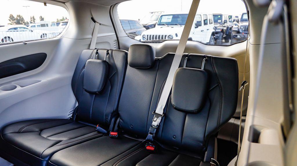 used 2018 Chrysler Pacifica car, priced at $12,795