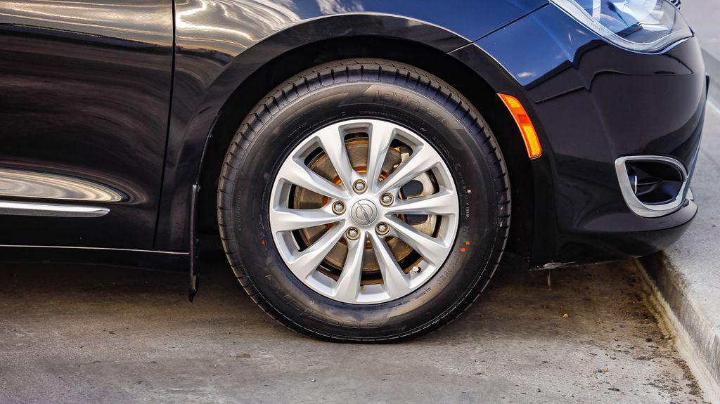 used 2018 Chrysler Pacifica car, priced at $12,795