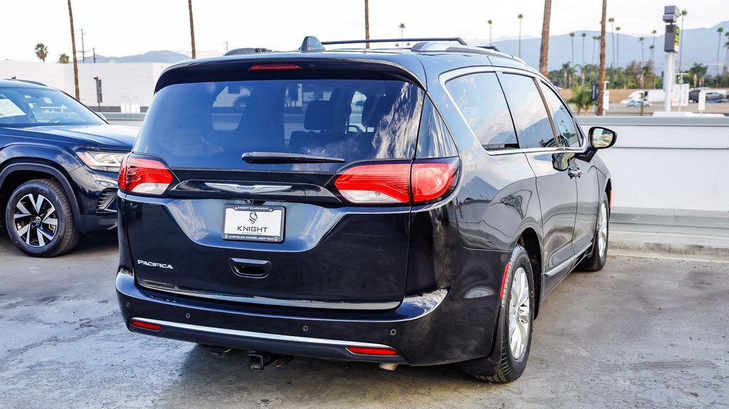 used 2018 Chrysler Pacifica car, priced at $12,795