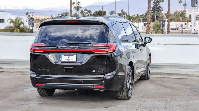 new 2025 Chrysler Pacifica Hybrid car, priced at $44,505