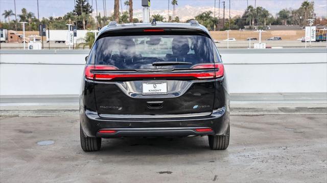 new 2025 Chrysler Pacifica Hybrid car, priced at $44,505